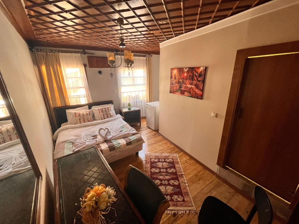 Sarı *