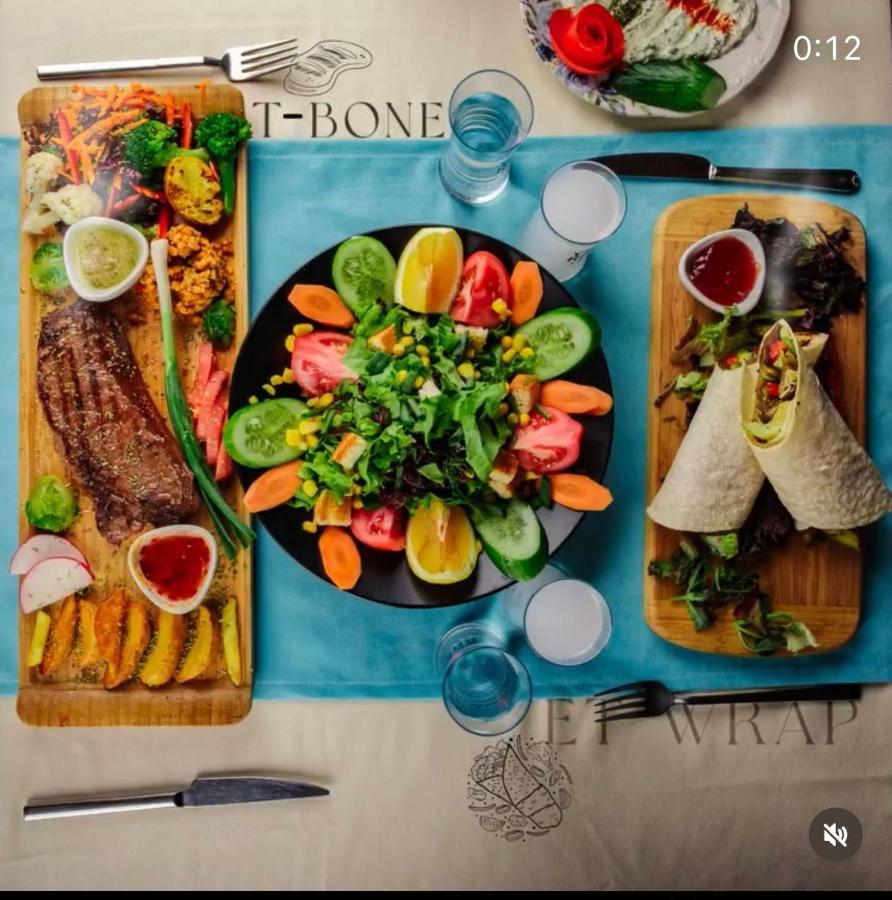 Sarı *
